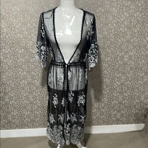 Haute Monde Black and White Lace Robe with Floral Design